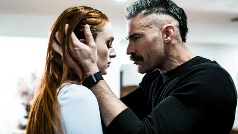 他饥渴肉棒狠狠贯穿