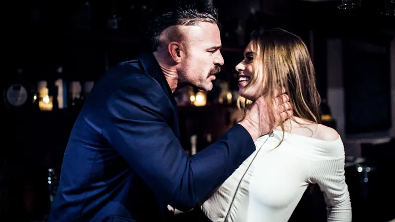 用浪叫和骚水换取更多钞票