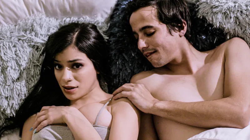 哥哥强上她她却主动迎合