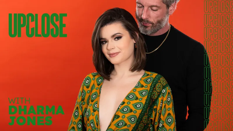 她被拍下自慰舔到流泪