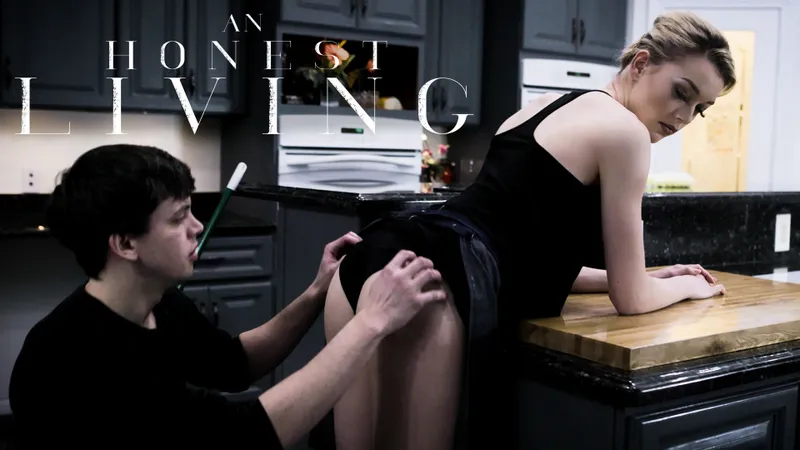 黑发女佣趴桌深喉插爆滴奶喷水