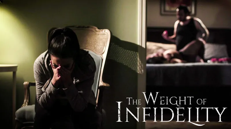 她流着精液被按着深蹲射进去