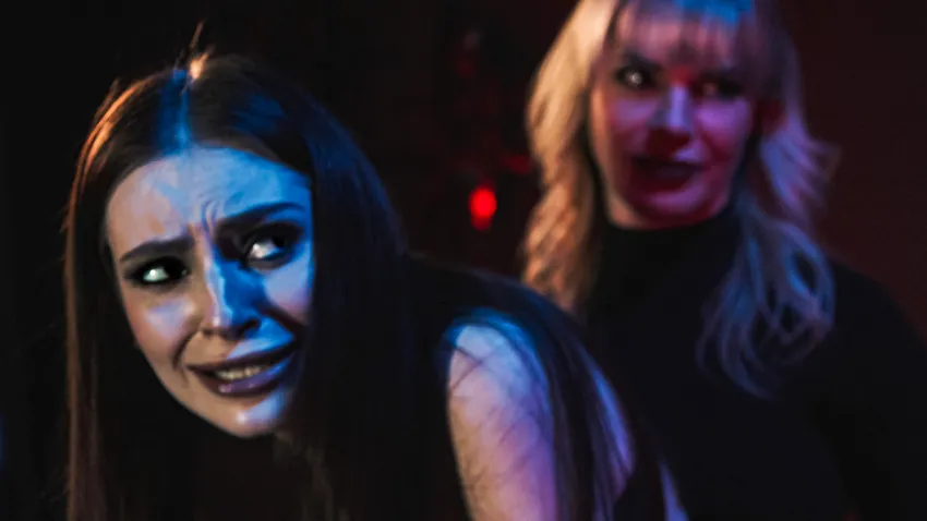 她在治疗中被多人疯狂调教