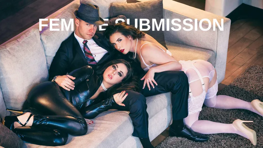 三人共享顺从人妻肉体