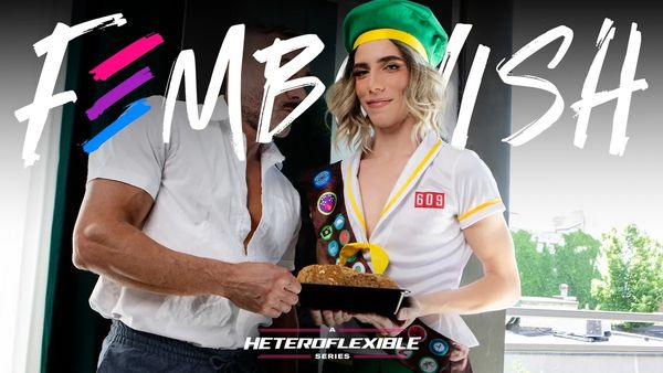 制服伪娘主动掰逼被大屌干到喷水